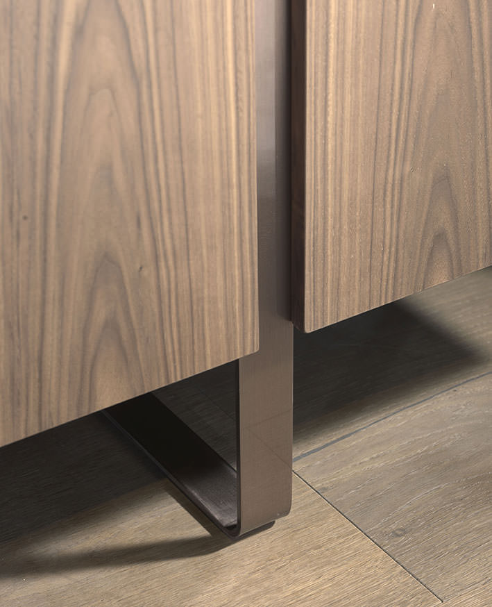 CREDENZA LEONARDO - NOCE MASSELLO A 4 ANTE