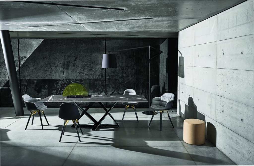 POLTRONCINA IMBOTTITA IN LEGNO CON BRACICOLI - MOOD
