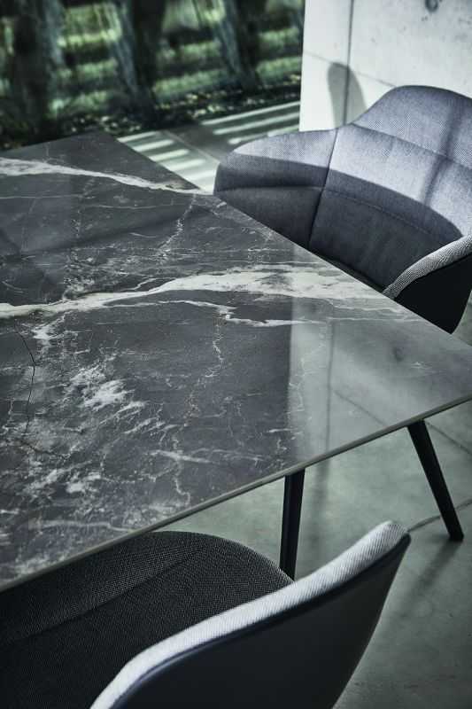 POLTRONCINA IMBOTTITA IN LEGNO CON BRACICOLI - MOOD