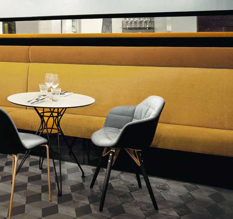 POLTRONCINA IMBOTTITA IN LEGNO CON BRACICOLI - MOOD